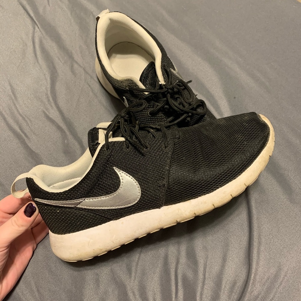Black Nike Roches